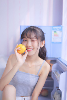 一边亲一边摸下
